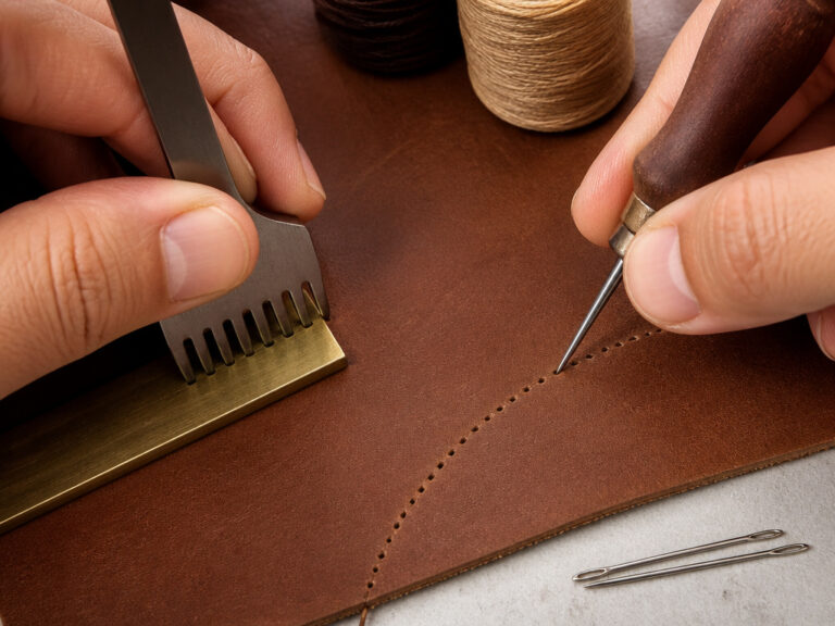 Master Hand Sewing Leather With Two Needles & Saddle Stitching
