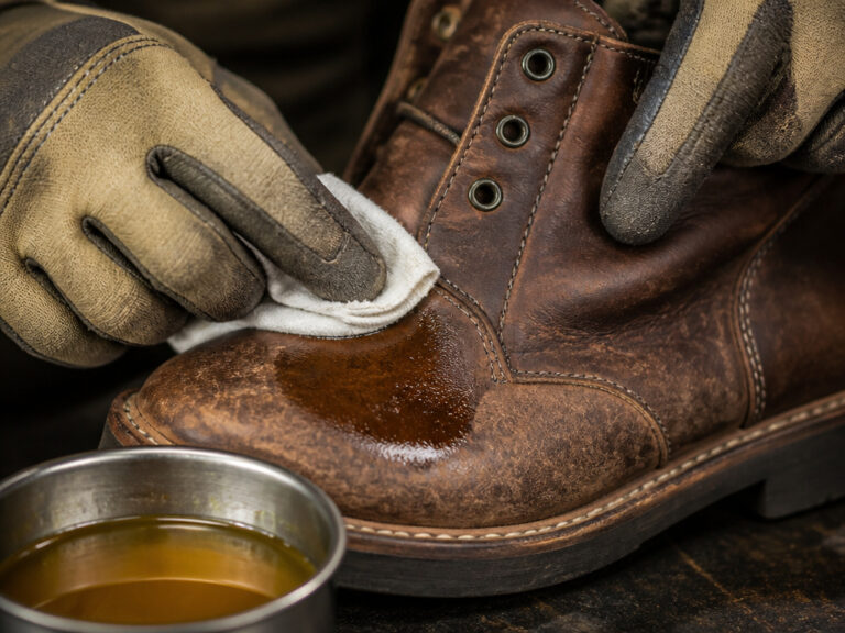 How to Use Neatsfoot Oil on Leather for Perfect Conditioning
